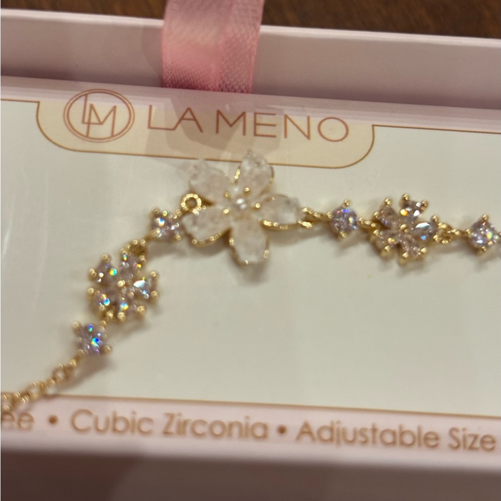 NIB LaMeno  Gold Floral Cubic Zirconia Bracelet - White Flower